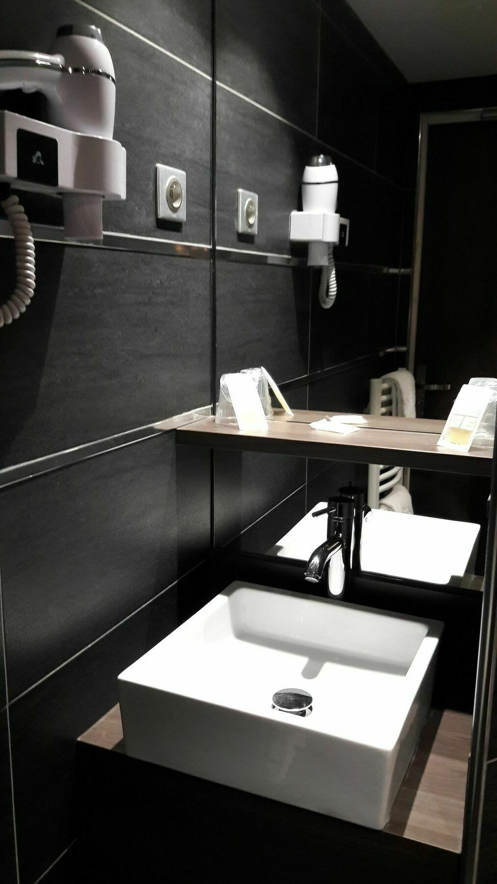 Hotel Crocus Caen Memorial Экстерьер фото